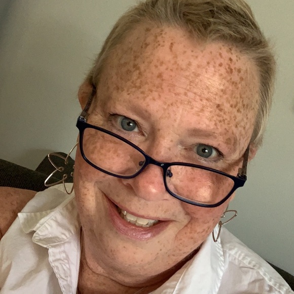 Meet your Posher, Lisa - Picture 1 of 1